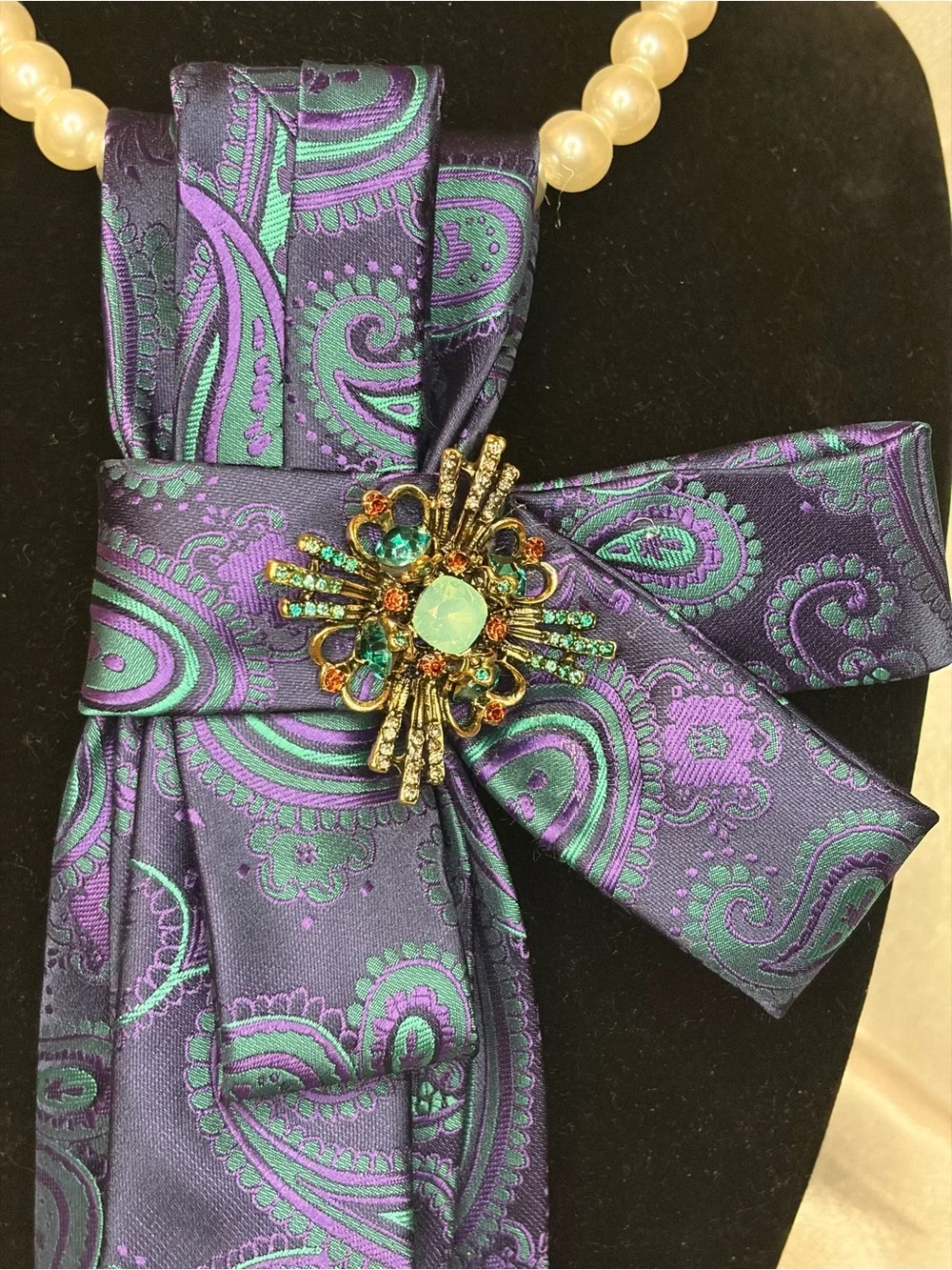 Silk-Blend Purple Paisley Neck Scarf with Decorative Brooch